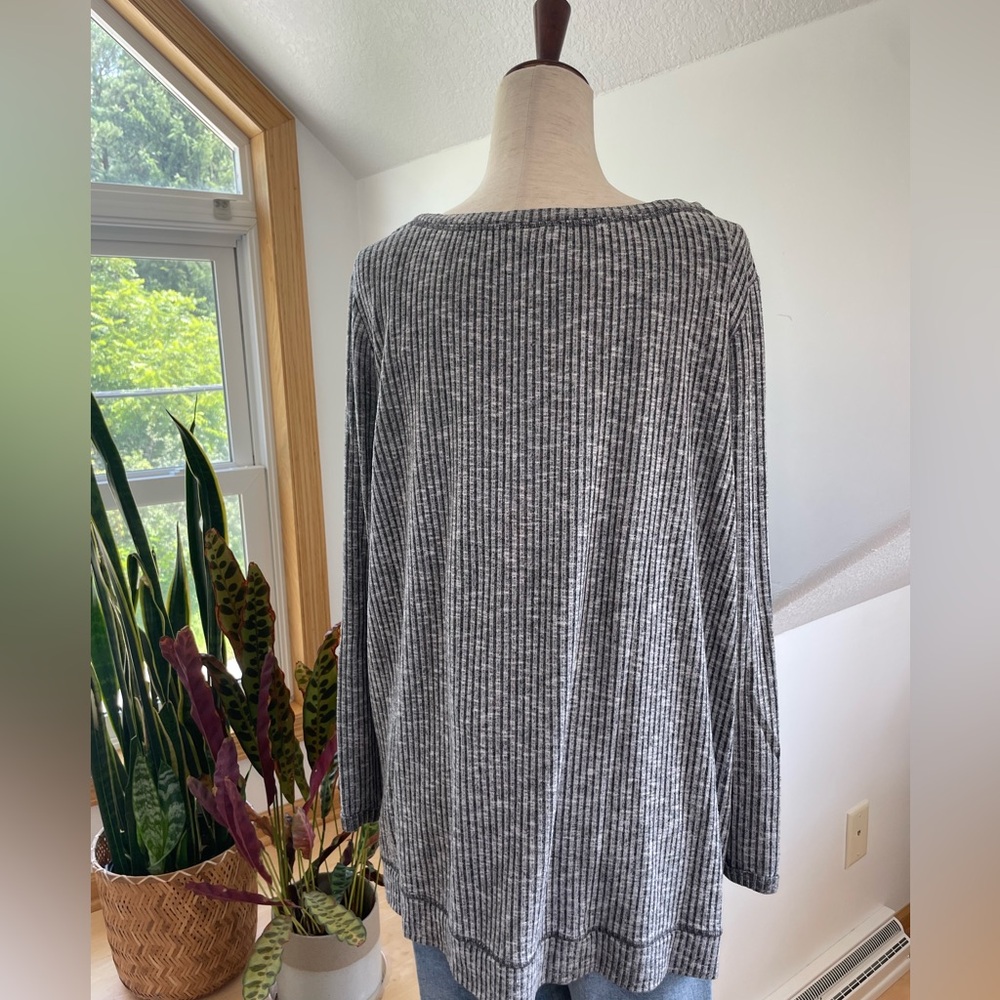 H&M : Gray Ribbed Thermal Top - Picture 4 of 7